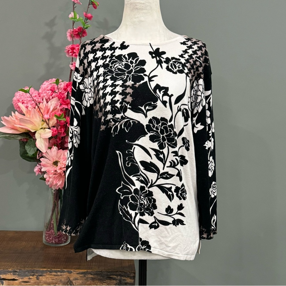 La Madonna Mid-Sleeve Top